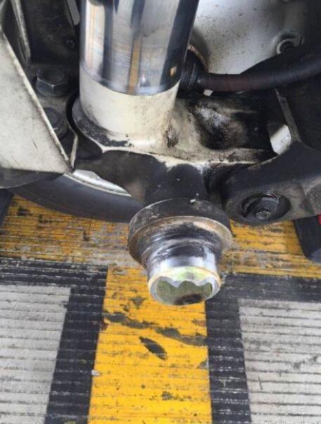 [视频]泰国客机落地广西后发现一前轮丢失