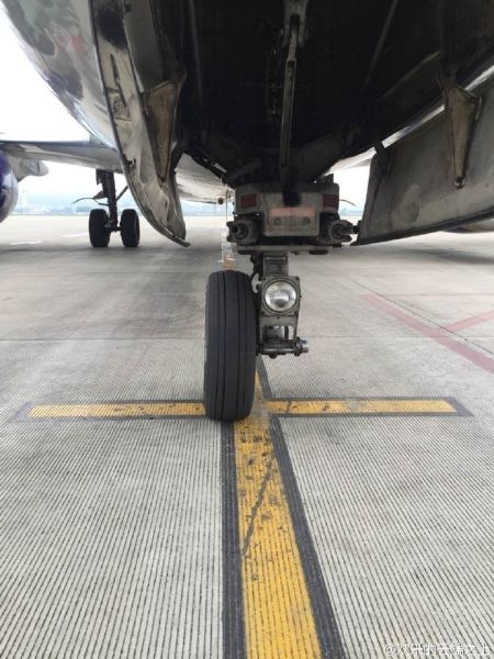 [视频]泰国客机落地广西后发现一前轮丢失