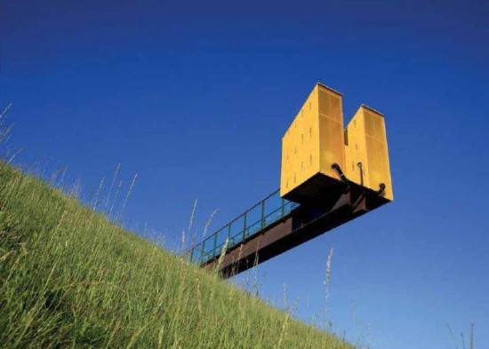 [视频]连上厕所都变得有趣了！世界最奇特公厕推出指南书