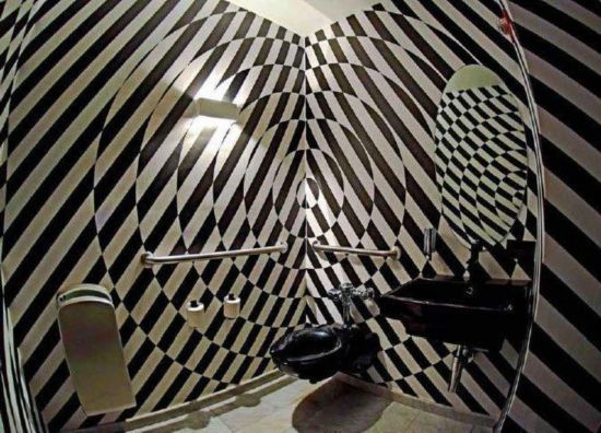 [视频]连上厕所都变得有趣了！世界最奇特公厕推出指南书