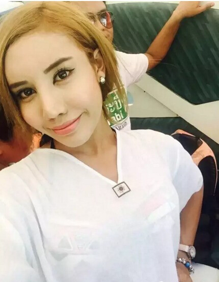 [视频]马来小伙变性成网红 年赚百万后又想当男人