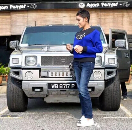 [视频]马来小伙变性成网红 年赚百万后又想当男人