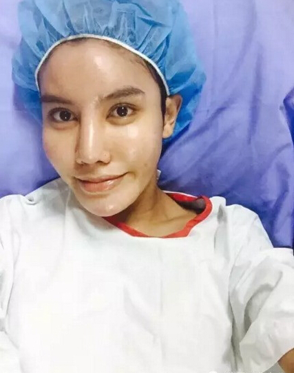 [视频]马来小伙变性成网红 年赚百万后又想当男人