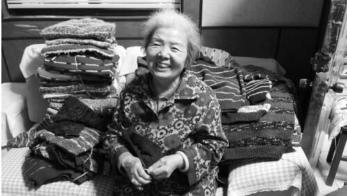 [视频]开封82岁“毛衣奶奶” 8年送出600件毛衣