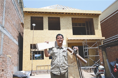 [视频]陕西：老木工构思4年 为儿造纯木“婚房”