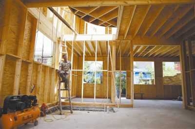 [视频]陕西：老木工构思4年 为儿造纯木“婚房”