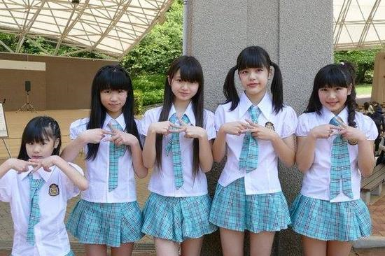 [视频]日本小学生女团走红 年仅12岁走清纯性感风