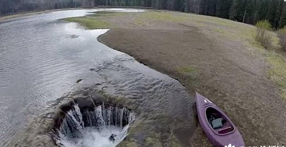 [视频]美国惊现神秘水洞 湖水一到夏天就被莫名吸干