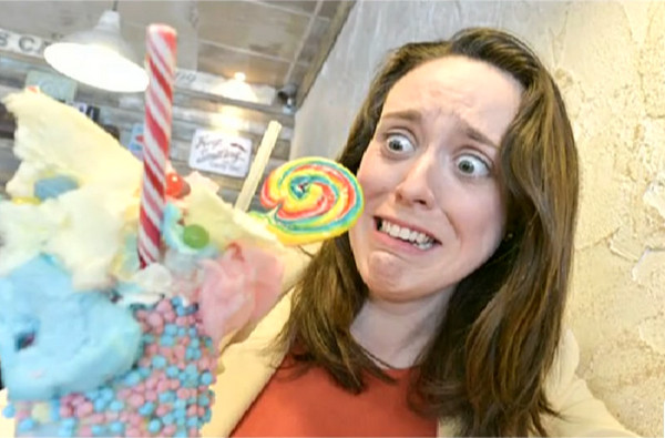 [视频]吃货福利！英国咖啡厅推出梦幻“巨兽奶昔”