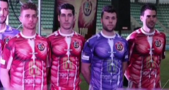 [视频]史上最丑？ 西班牙球队发布肌肉纹理球衣亮瞎眼