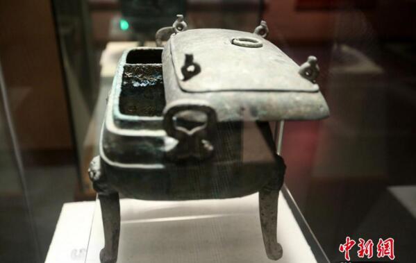 [视频]“吃货”神器 湖北展出战国时期“鸳鸯火锅”