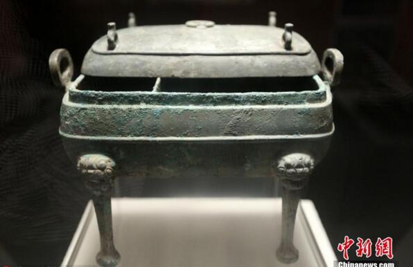 [视频]“吃货”神器 湖北展出战国时期“鸳鸯火锅”
