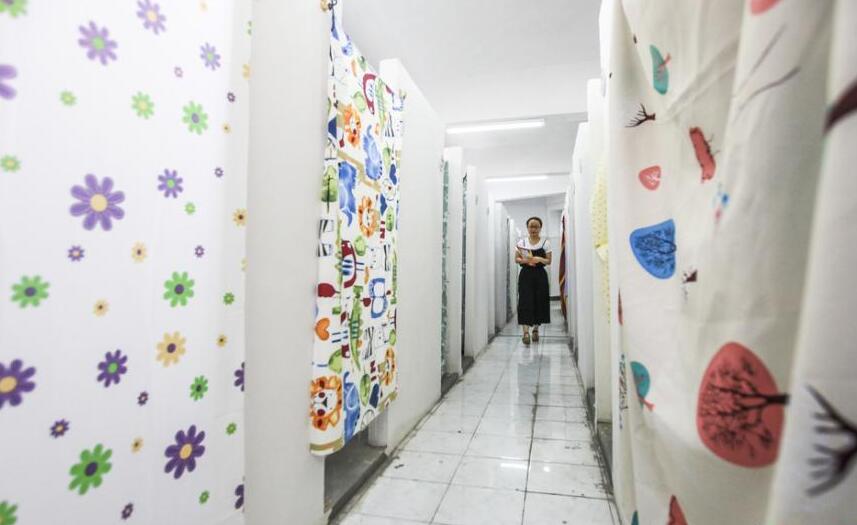 [视频]浙江：高校废弃浴室变身“小清新自习室”