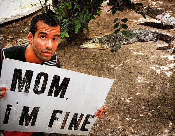 [视频]简直太机智！小伙周游世界花式报平安