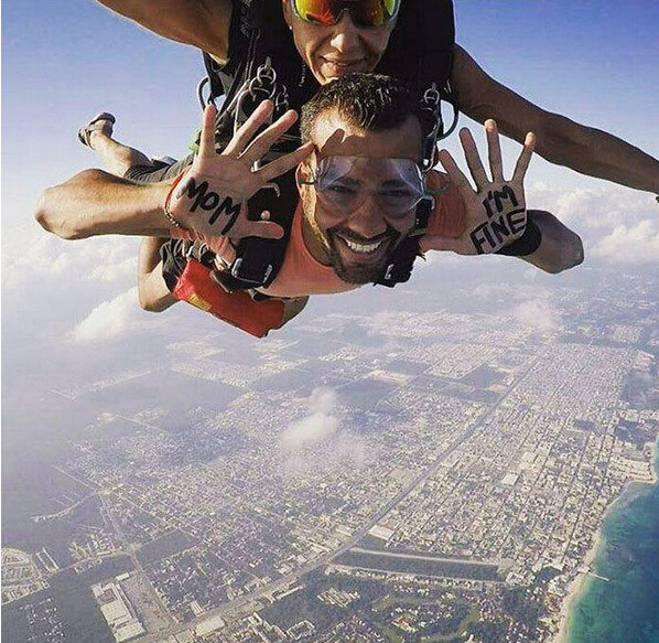 [视频]简直太机智！小伙周游世界花式报平安