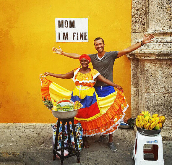 [视频]简直太机智！小伙周游世界花式报平安