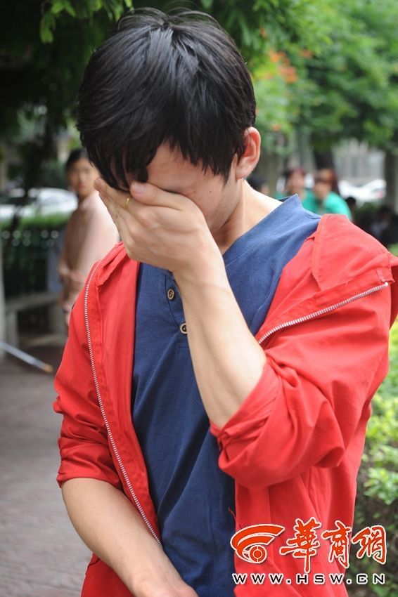 [视频]20岁女大学生宿舍内产子同学帮接生 产后20天病亡