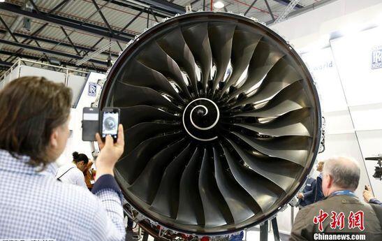 [视频]全球首驾3D打印飞机亮相柏林航展 重约21公斤