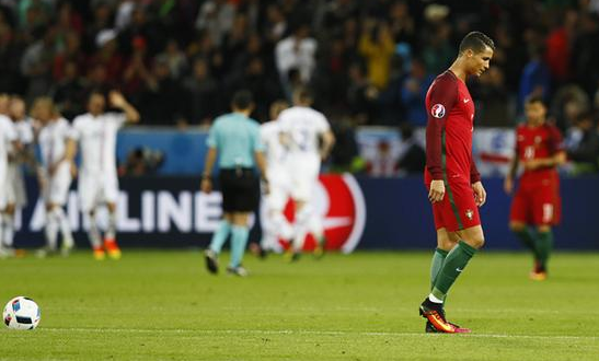 [视频]欧洲杯：葡萄牙1-1憾平冰岛 纳尼破门C罗哑火