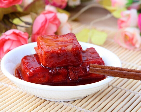 [视频]吃了荔枝就开车 被查出酒驾好冤枉