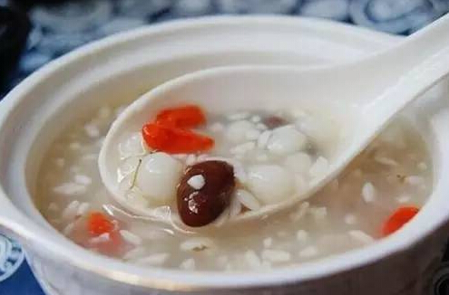 [视频]吃了荔枝就开车 被查出酒驾好冤枉