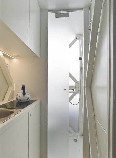 [视频]全世界最窄的房子！0.7米宽墙缝里有一套复式楼