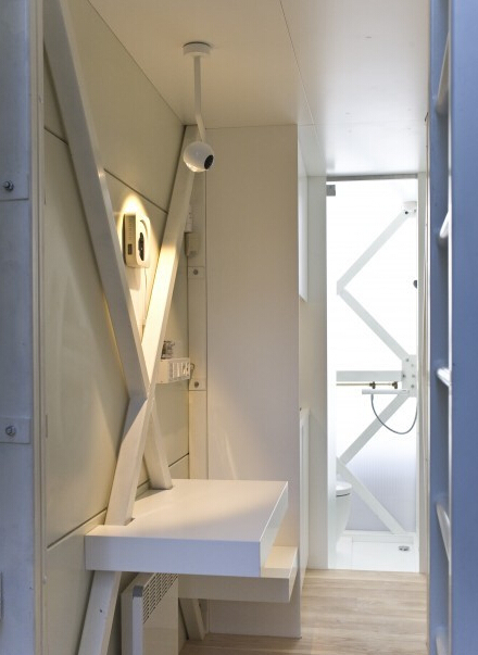 [视频]全世界最窄的房子！0.7米宽墙缝里有一套复式楼