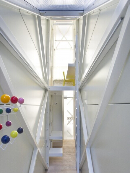 [视频]全世界最窄的房子！0.7米宽墙缝里有一套复式楼