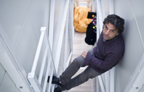 [视频]全世界最窄的房子！0.7米宽墙缝里有一套复式楼