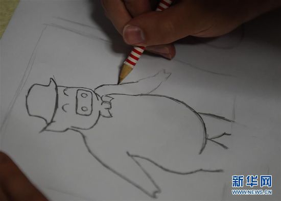 [视频]“80后”爸爸4年为孩子绘制近百本绘本