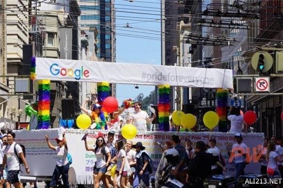 [视频]美国旧金山同性恋大游行燃爆全城