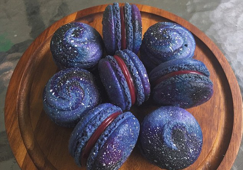 [视频]太空迷有口福了！银河主题甜点超炫酷令人垂涎