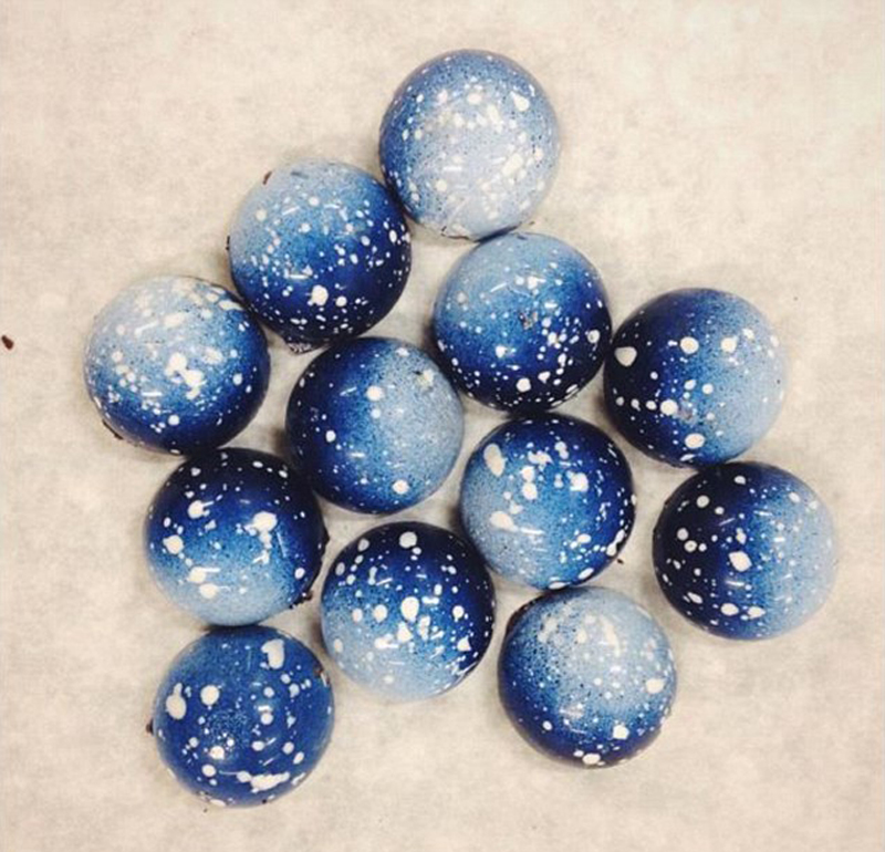 [视频]太空迷有口福了！银河主题甜点超炫酷令人垂涎