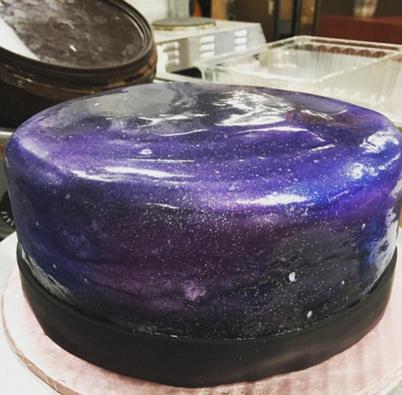 [视频]太空迷有口福了！银河主题甜点超炫酷令人垂涎