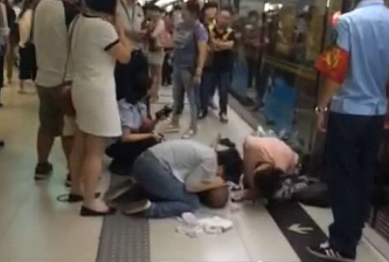 [视频]叹息！英年早逝：34岁天涯社区副主编金波 地铁站内倒地离世