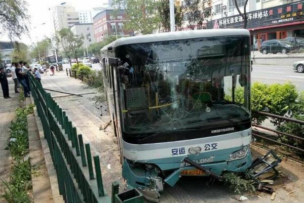 [视频]掐女公交司机喉咙的男乘客被刑拘