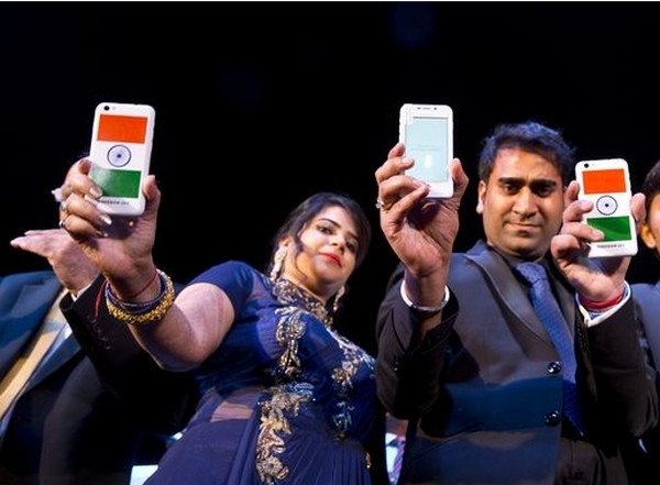 [视频]全球最便宜手机：印度一公司推出25元人民币手机 终于发货了！