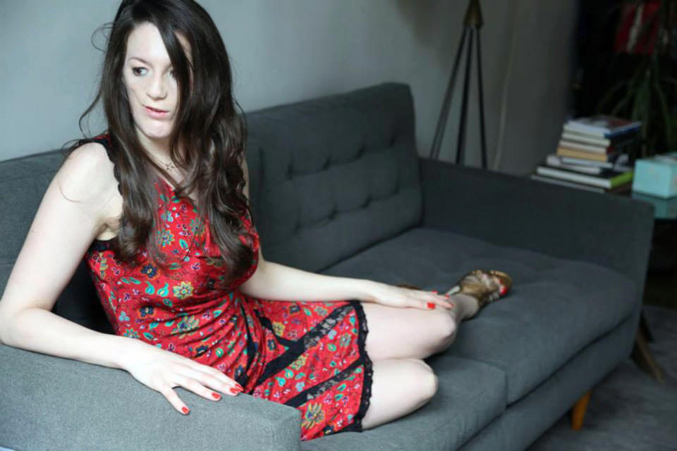 [视频]女子天生脸部缺陷 为当模特经历100次手术