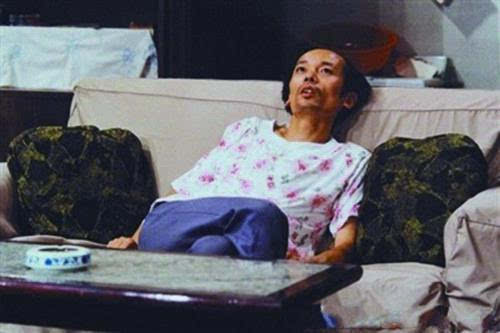 [视频]“葛优躺”爆红网络 医生：千万别学 脊柱吃不消