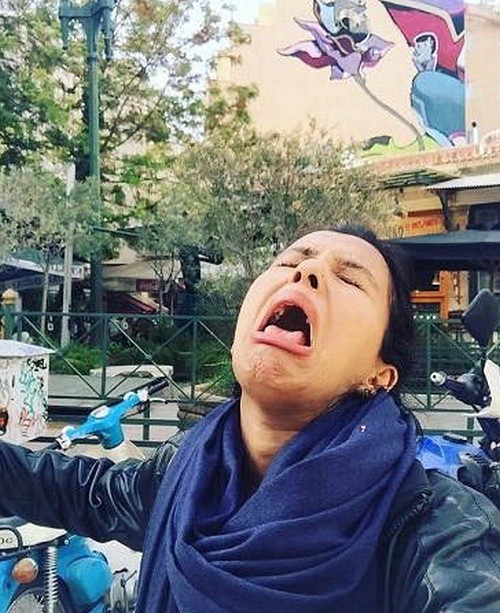 [视频]女子独自度蜜月 拍“难过”照片走红