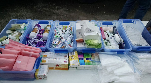 [视频]美国：热心男子把卡车改装成移动浴室 让流浪者能洗个热水澡