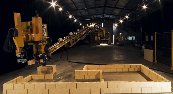 [视频]澳大利亚：机器人“逆天”不眠不休两天造间房