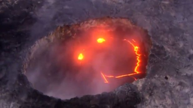[视频]夏威夷火山会“微笑” 喷发岩浆吸引观光客