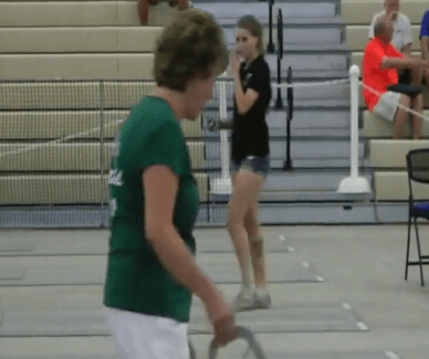 [视频]美国：国际掷马蹄大赛拉开帷幕