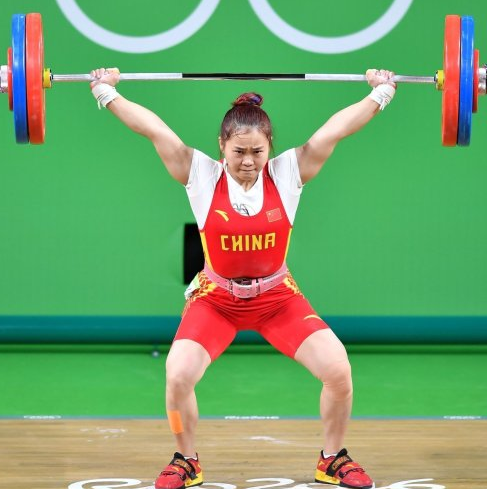 [视频]女子举重63公斤邓薇破世界纪录 夺中国第6金
