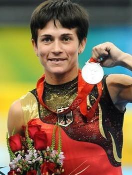 [视频]里约奥运：“体操奶奶”七战奥运 有望冲击跳马奖牌