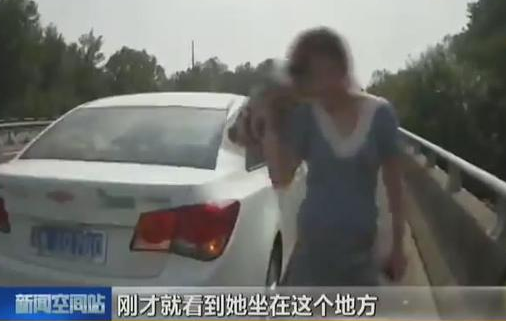 [视频]好在交警及时赶到 不会开空调 跑长途热中暑