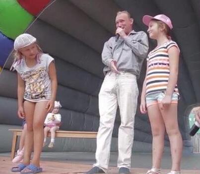 [视频]俄罗斯：“蚊子节”比赛喂蚊子 女孩被咬43个包获胜