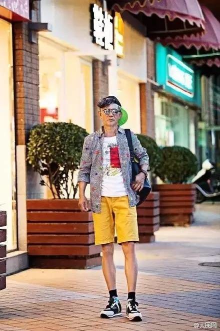 [视频]71岁放鹅爷爷写真帅遍全国