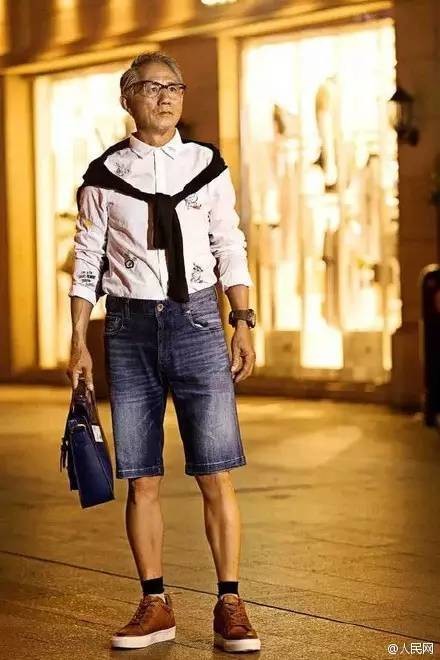 [视频]71岁放鹅爷爷写真帅遍全国